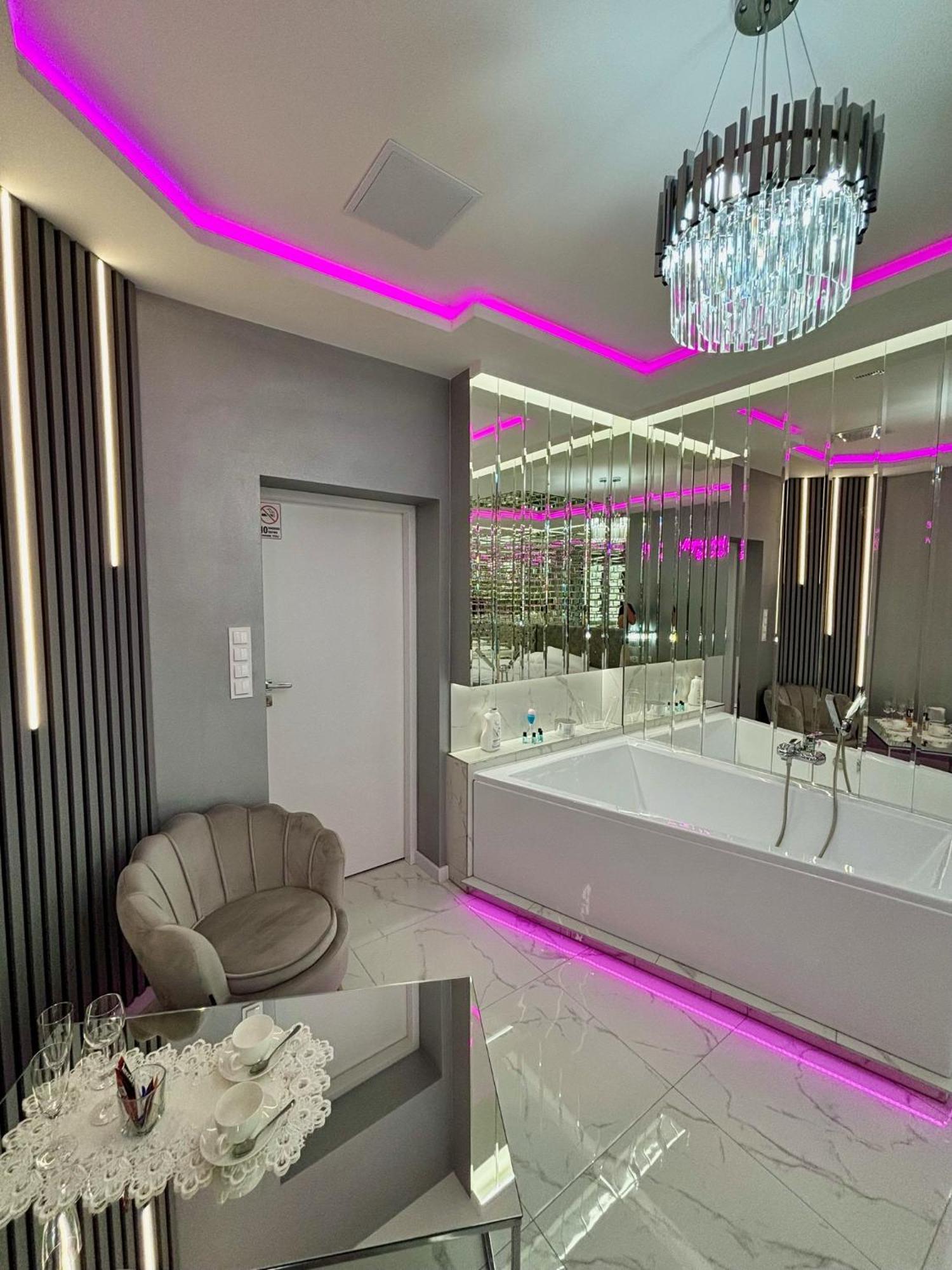 Apartament "Prezydencki Deluxe" Centrum Z Duza Wanna Dla Dwojga Gniezno Esterno foto