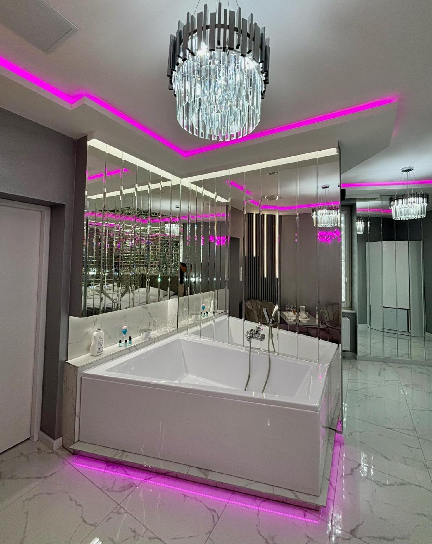 Apartament "Prezydencki Deluxe" Centrum Z Duza Wanna Dla Dwojga Gniezno Esterno foto