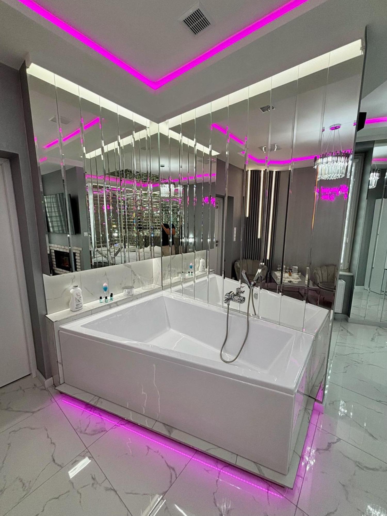 Apartament "Prezydencki Deluxe" Centrum Z Duza Wanna Dla Dwojga Gniezno Esterno foto